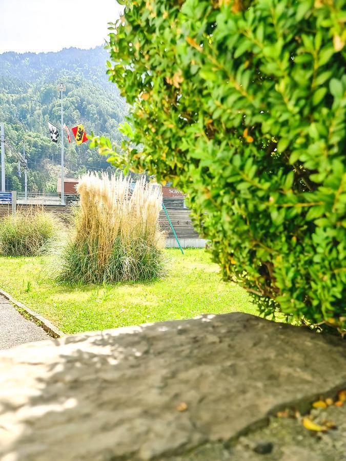Ferienwohnung Kreuz - zentral nähe Bahnhof Wilderswil Exterior foto